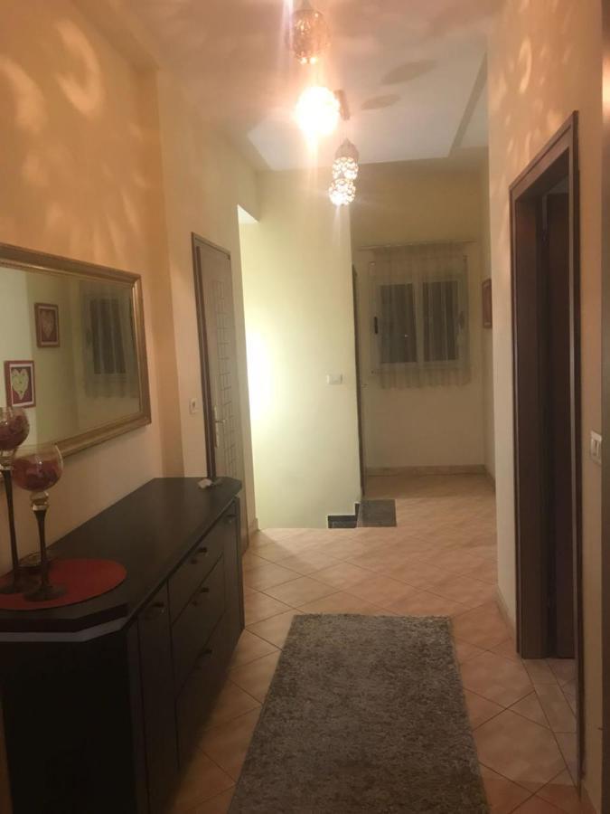 تيرانا Lovely 2 Bedroom Apartment المظهر الخارجي الصورة